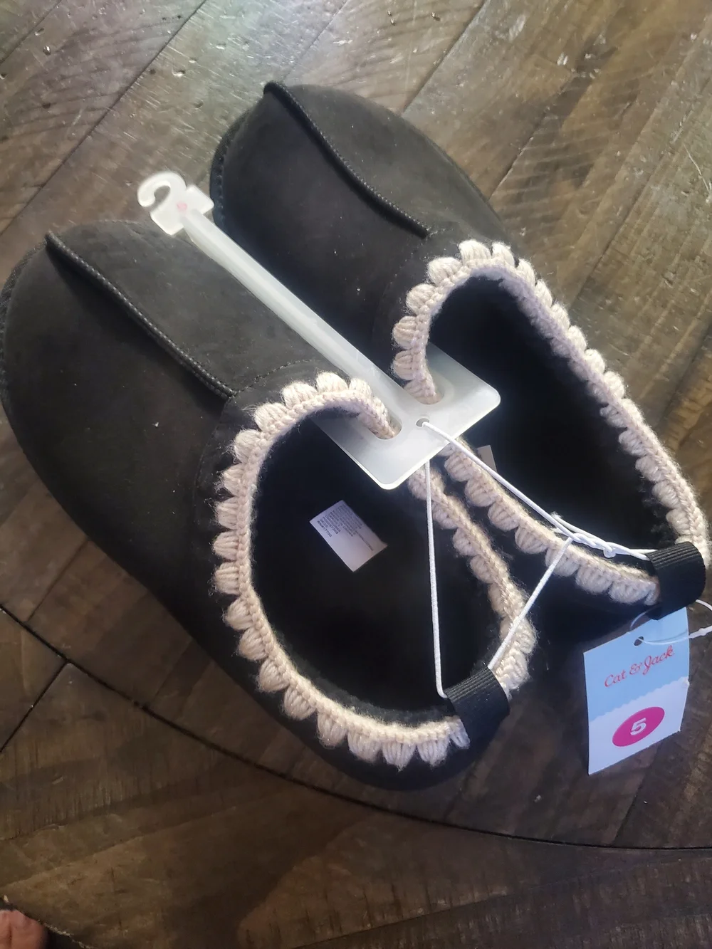 Cat & Jack Black Slip-On Kids Slippers with Cream Scalloped Trim